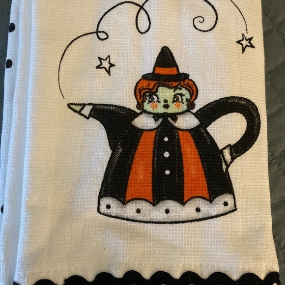 NWT Johanna Parker TEAPOT WITCH Carnival Cottage Kitchen Towels Set of 2 - Picture 2 of 4